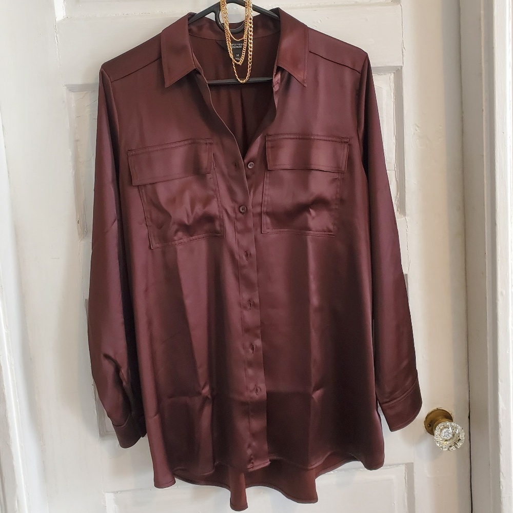 NWT Chestnut Brown Simply Vera VeraWang button down shirt, size M
